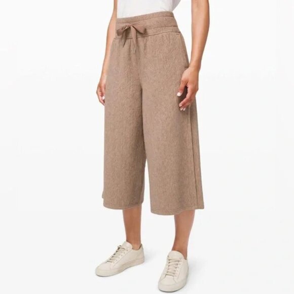 Lululemon Retreat Yourself Crop Lounge Pant Size 4 - Picture 2 of 6